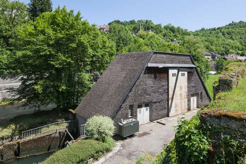 La centrale hydroélectrique vue de trois quarts. © Région Bourgogne-Franche-Comté, Inventaire du patrimoine La centrale hydroélectrique vue de trois quarts. © Région Bourgogne-Franche-Comté, Inventaire du patrimoine