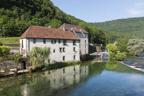 Logements d'ouvriers vus de trois quarts gauche. © Région Bourgogne-Franche-Comté, Inventaire du patrimoine Logements d'ouvriers vus de trois quarts gauche. © Région Bourgogne-Franche-Comté, Inventaire du patrimoine