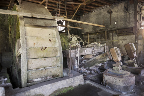 Roue hydraulique et les deux martinets ouest. © Région Bourgogne-Franche-Comté, Inventaire du patrimoine