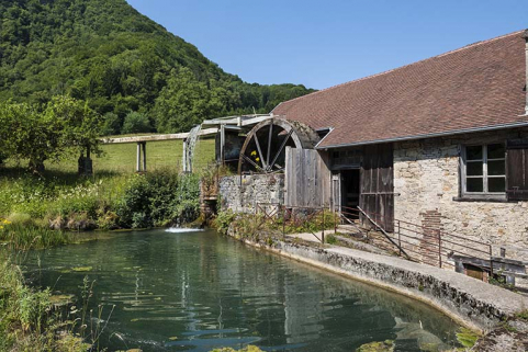 Bassin de retenue et bâtiment de la machine soufflante. © Région Bourgogne-Franche-Comté, Inventaire du patrimoine