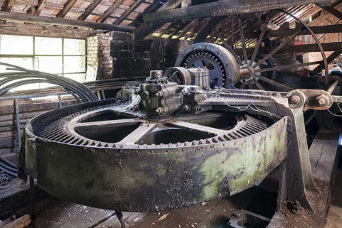 Bâtiment d'eau. Vestiges de la transmission de la centrale hydroélectrique. © Région Bourgogne-Franche-Comté, Inventaire du patrimoine