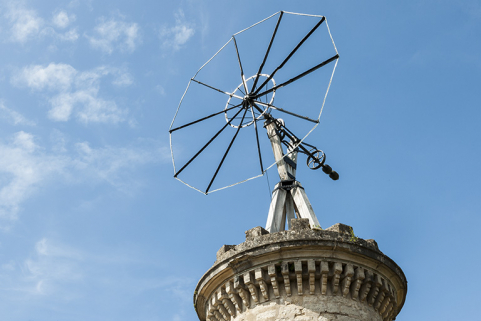 Structure supérieure : roue motrice ou hélice éolienne. © Région Bourgogne-Franche-Comté, Inventaire du patrimoine