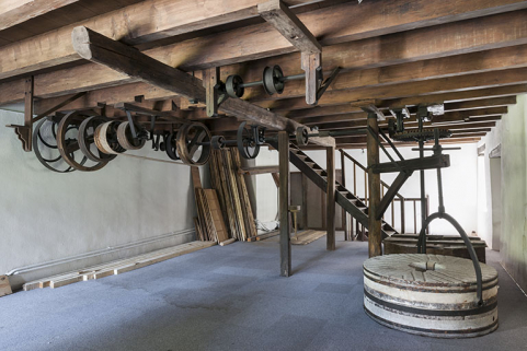 Premier étage. Transmission par poulies et meules. © Région Bourgogne-Franche-Comté, Inventaire du patrimoine Premier étage. Transmission par poulies et meules. © Région Bourgogne-Franche-Comté, Inventaire du patrimoine