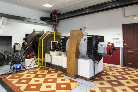 Groupe turbo-alternateur Dumont et Cie - Unelec. © Région Bourgogne-Franche-Comté, Inventaire du patrimoine Groupe turbo-alternateur Dumont et Cie - Unelec. © Région Bourgogne-Franche-Comté, Inventaire du patrimoine