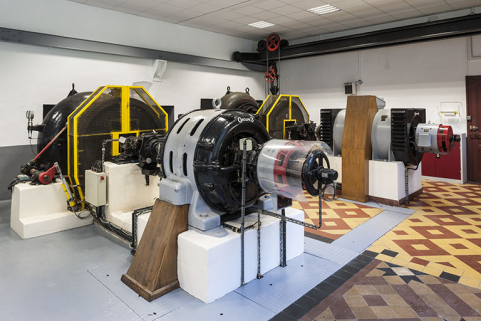 Groupes turbo-alternateurs en service. © Région Bourgogne-Franche-Comté, Inventaire du patrimoine Groupes turbo-alternateurs en service. © Région Bourgogne-Franche-Comté, Inventaire du patrimoine