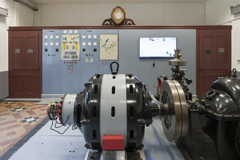 Alternateur SACM et tableau électrique. © Région Bourgogne-Franche-Comté, Inventaire du patrimoine Alternateur SACM et tableau électrique. © Région Bourgogne-Franche-Comté, Inventaire du patrimoine