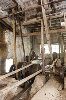 Vue d'ensemble de l'étage de soubassement. Système de transmission de la turbine hydraulique. © Région Bourgogne-Franche-Comté, Inventaire du patrimoine