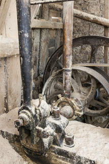 Bielle de transmission de l'axe secondaire (étage de soubassement) au châssis de scie. © Région Bourgogne-Franche-Comté, Inventaire du patrimoine