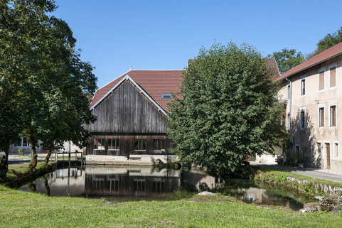 Atelier de scierie depuis le bassin de retenue, à l'est. © Région Bourgogne-Franche-Comté, Inventaire du patrimoine
