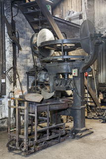 Balancier à friction et sa desserte. © Région Bourgogne-Franche-Comté, Inventaire du patrimoine