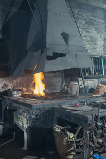 Forge : le foyer et le manteau en tôle. © Région Bourgogne-Franche-Comté, Inventaire du patrimoine