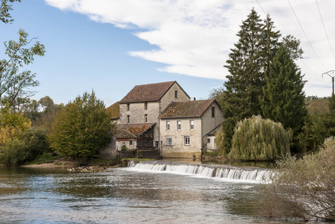 Vue d'ensemble depuis la rive gauche, en amont. © Région Bourgogne-Franche-Comté, Inventaire du patrimoine