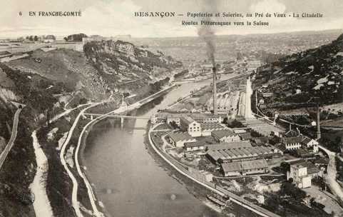 Routes pittoresques vers la Suisse. 6 En Franche-Comté. Besançon - Papeteries et Soieries, au Pré de Vaux - La Citadelle, [entre 1909 et 1916]. © Région Bourgogne-Franche-Comté, Inventaire du patrimoine