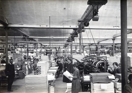 Atelier des régleuses, photogr., s.d. [fin 19e ou début 20e siècle]. © Région Bourgogne-Franche-Comté, Inventaire du patrimoine