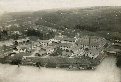 Vue plongeante depuis l'ouest, photogr., s.d. [fin 19e ou début 20e siècle]. © Région Bourgogne-Franche-Comté, Inventaire du patrimoine