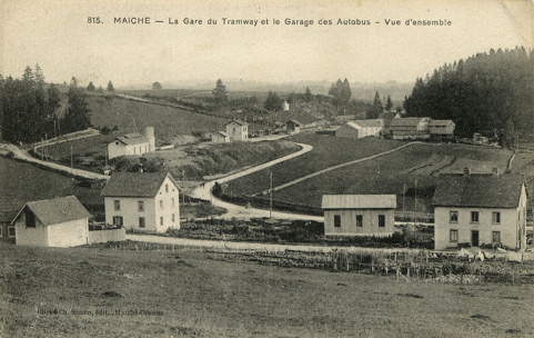 815. Maîche - La gare du tramway et le garage des autobus - Vue d'ensemble, 1er quart 20e siècle (entre 1905 et 1911). © Région Bourgogne-Franche-Comté, Inventaire du patrimoine