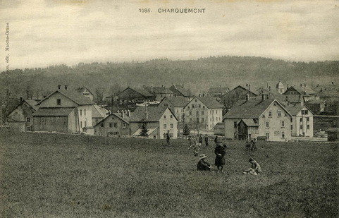 1086. Charquemont [carrefour des rues de Besançon et Victor Hugo, et de la Grande Rue, depuis le nord-ouest], 1er quart 20e siècle. © Région Bourgogne-Franche-Comté, Inventaire du patrimoine