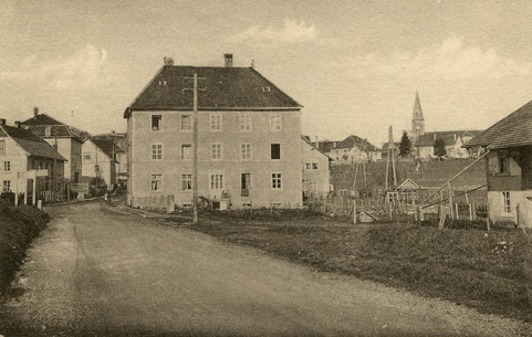 Charquemont (Doubs) - Vue générale [l'immeuble vu du sud], milieu 20e siècle. © Région Bourgogne-Franche-Comté, Inventaire du patrimoine