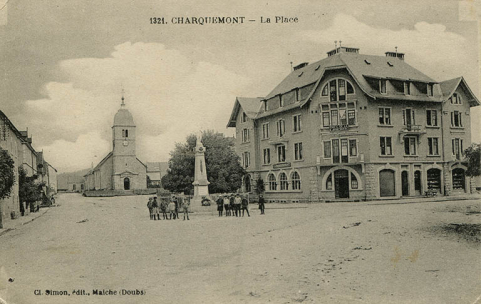 1321. Charquemont - La Place, 1ère moitié 20e siècle (entre 1922 et 1929). © Région Bourgogne-Franche-Comté, Inventaire du patrimoine 1321. Charquemont - La Place, 1ère moitié 20e siècle (entre 1922 et 1929). © Région Bourgogne-Franche-Comté, Inventaire du patrimoine