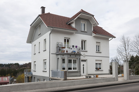 Maison, vue de trois quarts gauche. © Région Bourgogne-Franche-Comté, Inventaire du patrimoine Maison, vue de trois quarts gauche. © Région Bourgogne-Franche-Comté, Inventaire du patrimoine