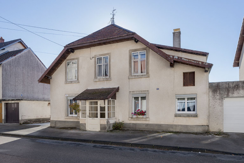 Façade antérieure, de trois quarts droite. © Région Bourgogne-Franche-Comté, Inventaire du patrimoine