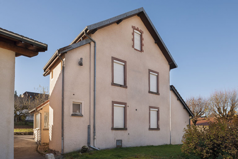 Façade postérieure, de trois quarts gauche. © Région Bourgogne-Franche-Comté, Inventaire du patrimoine Façade postérieure, de trois quarts gauche. © Région Bourgogne-Franche-Comté, Inventaire du patrimoine