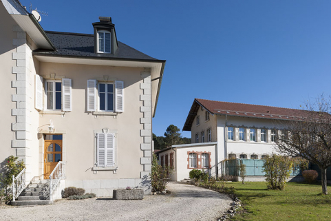 Logement patronal (corps d'entrée) et bâtiment d'origine, depuis la rue Sainte-Anne. © Région Bourgogne-Franche-Comté, Inventaire du patrimoine Logement patronal (corps d'entrée) et bâtiment d'origine, depuis la rue Sainte-Anne. © Région Bourgogne-Franche-Comté, Inventaire du patrimoine