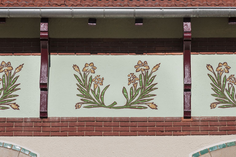 Maison, façade antérieure : détail de la frise peinte. © Région Bourgogne-Franche-Comté, Inventaire du patrimoine