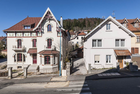 Les Mauvais, une famille d'horlogers entreprenants : rue du Mont-Miroir, la villa de Paul (vers 1913) au n° 27 et son usine (vers 1932-1935) au n° 29. © Région Bourgogne-Franche-Comté, Inventaire du patrimoine