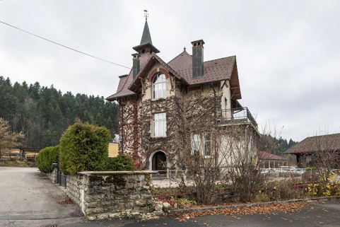 Villa Mascotte : façade antérieure, de trois quarts droite. © Région Bourgogne-Franche-Comté, Inventaire du patrimoine