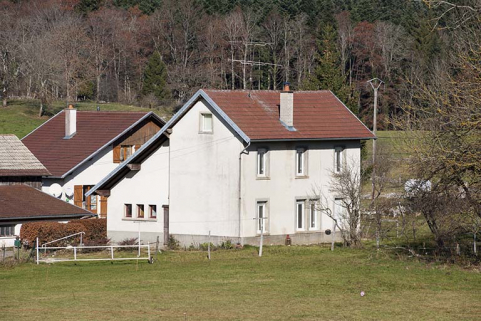 Atelier : façades sud et ouest. L'ancienne fenêtre multiple est visible au rez-de-chaussée. © Région Bourgogne-Franche-Comté, Inventaire du patrimoine