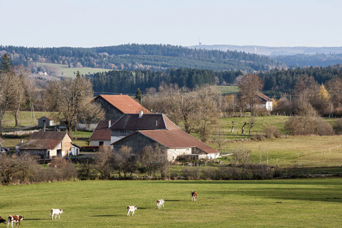 Vue d'ensemble de la ferme et de la remise agricole, depuis le nord-ouest. © Région Bourgogne-Franche-Comté, Inventaire du patrimoine