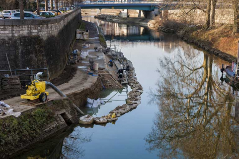 Réfection du perré du chemin de halage en aval du moulin Saint-Paul : vue d'ensemble depuis l'amont. © Région Bourgogne-Franche-Comté, Inventaire du patrimoine Réfection du perré du chemin de halage en aval du moulin Saint-Paul : vue d'ensemble depuis l'amont. © Région Bourgogne-Franche-Comté, Inventaire du patrimoine