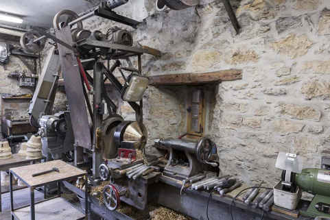 Postes d'ébarbage (meulage) et de tournage (3). © Région Bourgogne-Franche-Comté, Inventaire du patrimoine