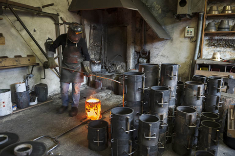 Creuset devant les châssis. © Région Bourgogne-Franche-Comté, Inventaire du patrimoine