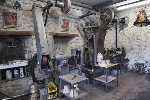 Postes d’ébarbage (meulage) et de tournage (1). © Région Bourgogne-Franche-Comté, Inventaire du patrimoine