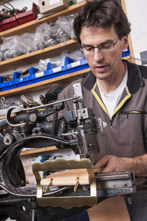 Couture d'une sangle de cloches (1). © Région Bourgogne-Franche-Comté, Inventaire du patrimoine