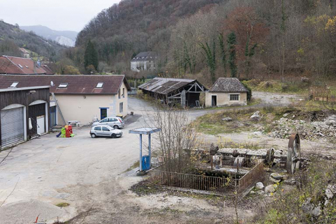 Vestiges de l'usine de tréfilerie du Moulin-Neuf. Vue depuis l'ouest. © Région Bourgogne-Franche-Comté, Inventaire du patrimoine Vestiges de l'usine de tréfilerie du Moulin-Neuf. Vue depuis l'ouest. © Région Bourgogne-Franche-Comté, Inventaire du patrimoine
