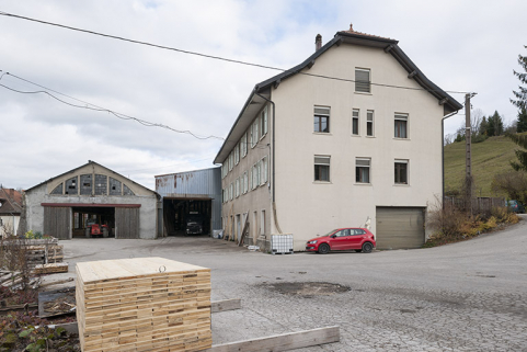 Atelier et bâtiment abritant des logements et le bureau. © Région Bourgogne-Franche-Comté, Inventaire du patrimoine