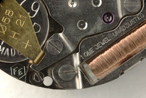 Module de montre à quartz France Ebauches FE 5120 : inscriptions diverses et logotype de la société. © Région Bourgogne-Franche-Comté, Inventaire du patrimoine