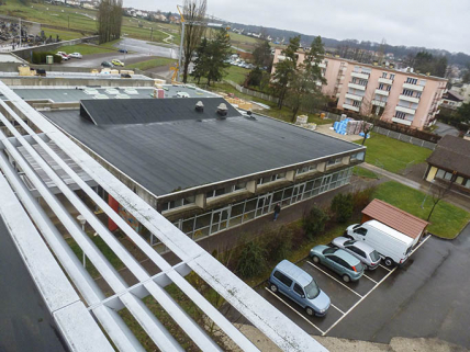Depuis les toitures, vue sur la cantine (en 2012).  © Région Bourgogne-Franche-Comté, Inventaire du patrimoine
