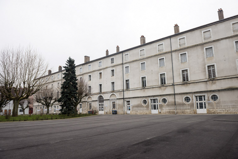 Cour, façade postérieure nord-est de l'ancienne caserne. © Région Bourgogne-Franche-Comté, Inventaire du patrimoine