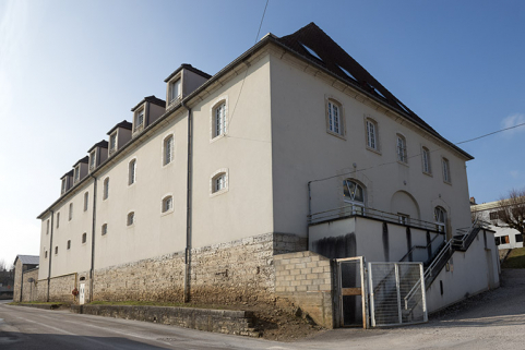 Bâtiment de restauration et internat de filles vus de la rue des carrières, à l 'est. © Région Bourgogne-Franche-Comté, Inventaire du patrimoine