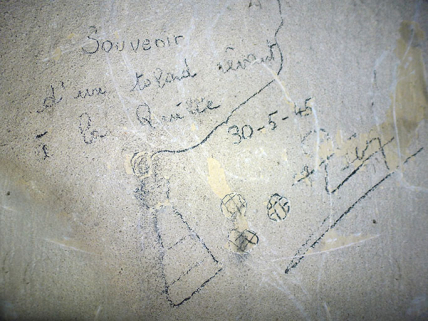 Graffiti dans les geôles. © Région Bourgogne-Franche-Comté, Inventaire du patrimoine