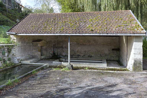 Vue générale de la fontaine-lavoir. © Région Bourgogne-Franche-Comté, Inventaire du patrimoine