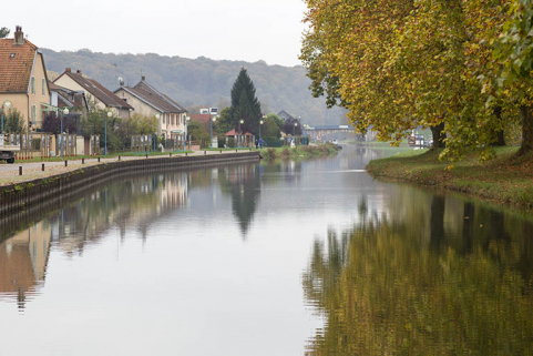 Le quai et le canal de navigation. © Région Bourgogne-Franche-Comté, Inventaire du patrimoine Le quai et le canal de navigation. © Région Bourgogne-Franche-Comté, Inventaire du patrimoine