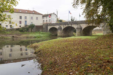 Le pont depuis l'amont. © Région Bourgogne-Franche-Comté, Inventaire du patrimoine Le pont depuis l'amont. © Région Bourgogne-Franche-Comté, Inventaire du patrimoine