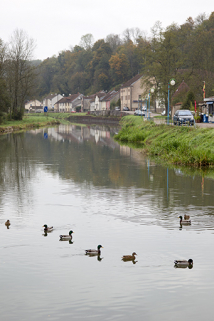 Le bief, vue vers l'amont. © Région Bourgogne-Franche-Comté, Inventaire du patrimoine Le bief, vue vers l'amont. © Région Bourgogne-Franche-Comté, Inventaire du patrimoine