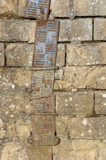 Echelle limnimétrique. © Région Bourgogne-Franche-Comté, Inventaire du patrimoine Echelle limnimétrique. © Région Bourgogne-Franche-Comté, Inventaire du patrimoine