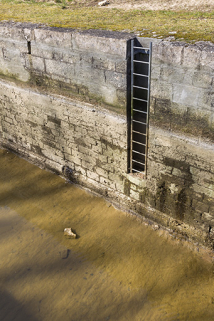 Mur latéral du canal. © Région Bourgogne-Franche-Comté, Inventaire du patrimoine Mur latéral du canal. © Région Bourgogne-Franche-Comté, Inventaire du patrimoine